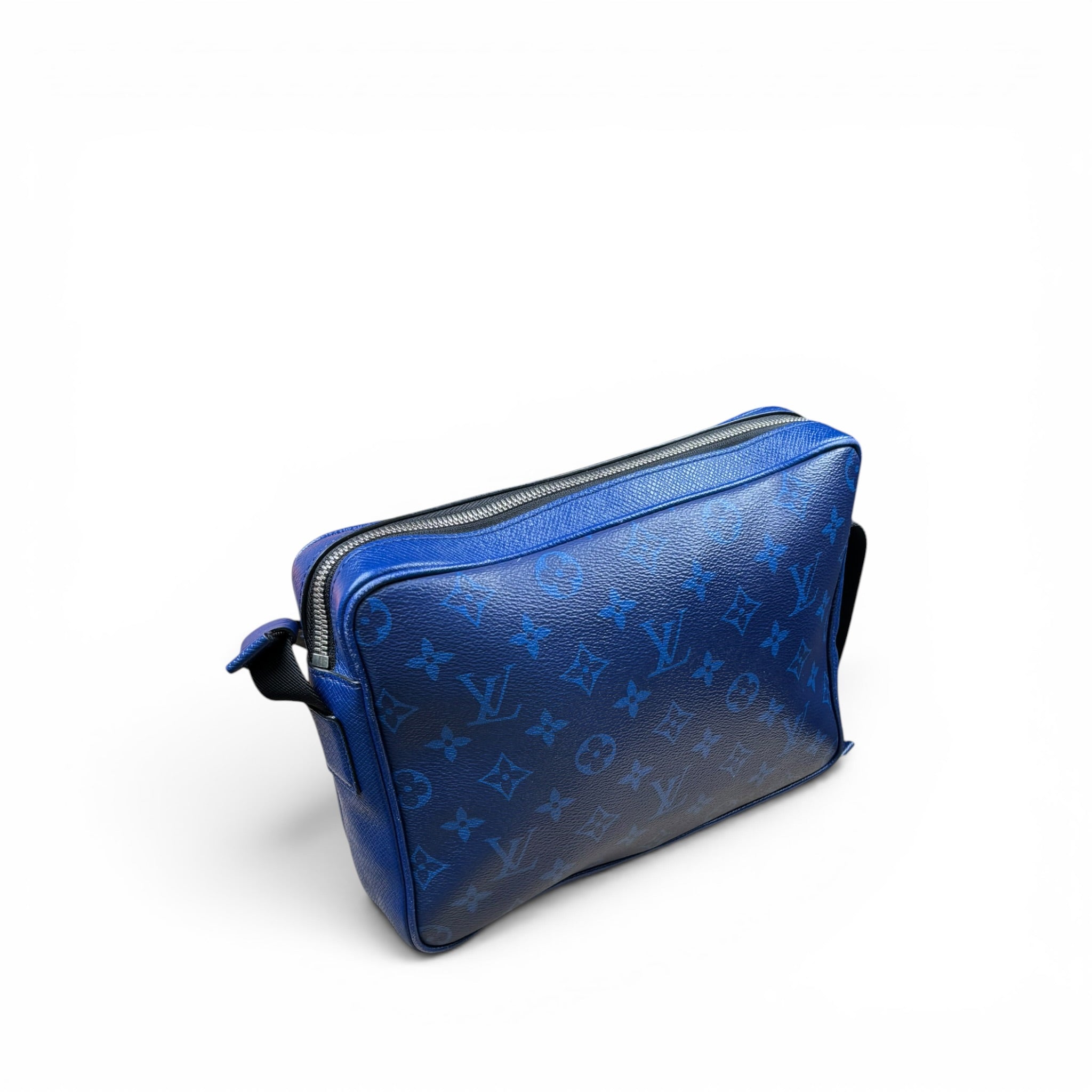 LOUIS VUITTON OUTDOOR MESSENGER BAG