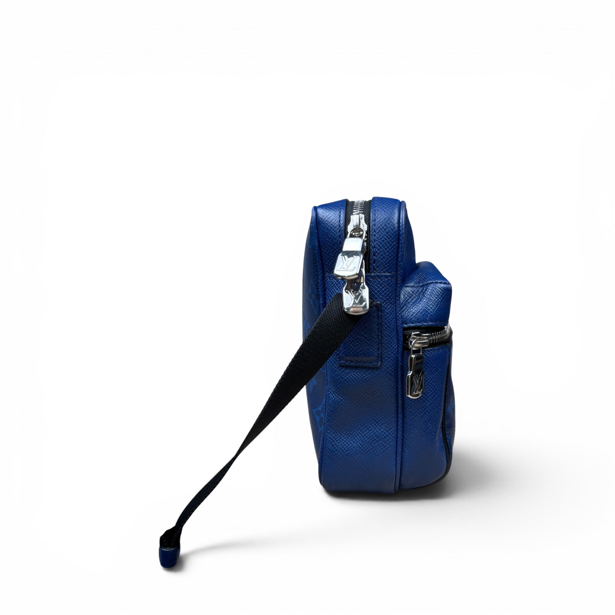 LOUIS VUITTON OUTDOOR MESSENGER BAG