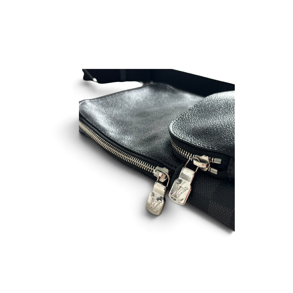 LOUIS VUITTON DAMIER GRAPHITE SLING BAG