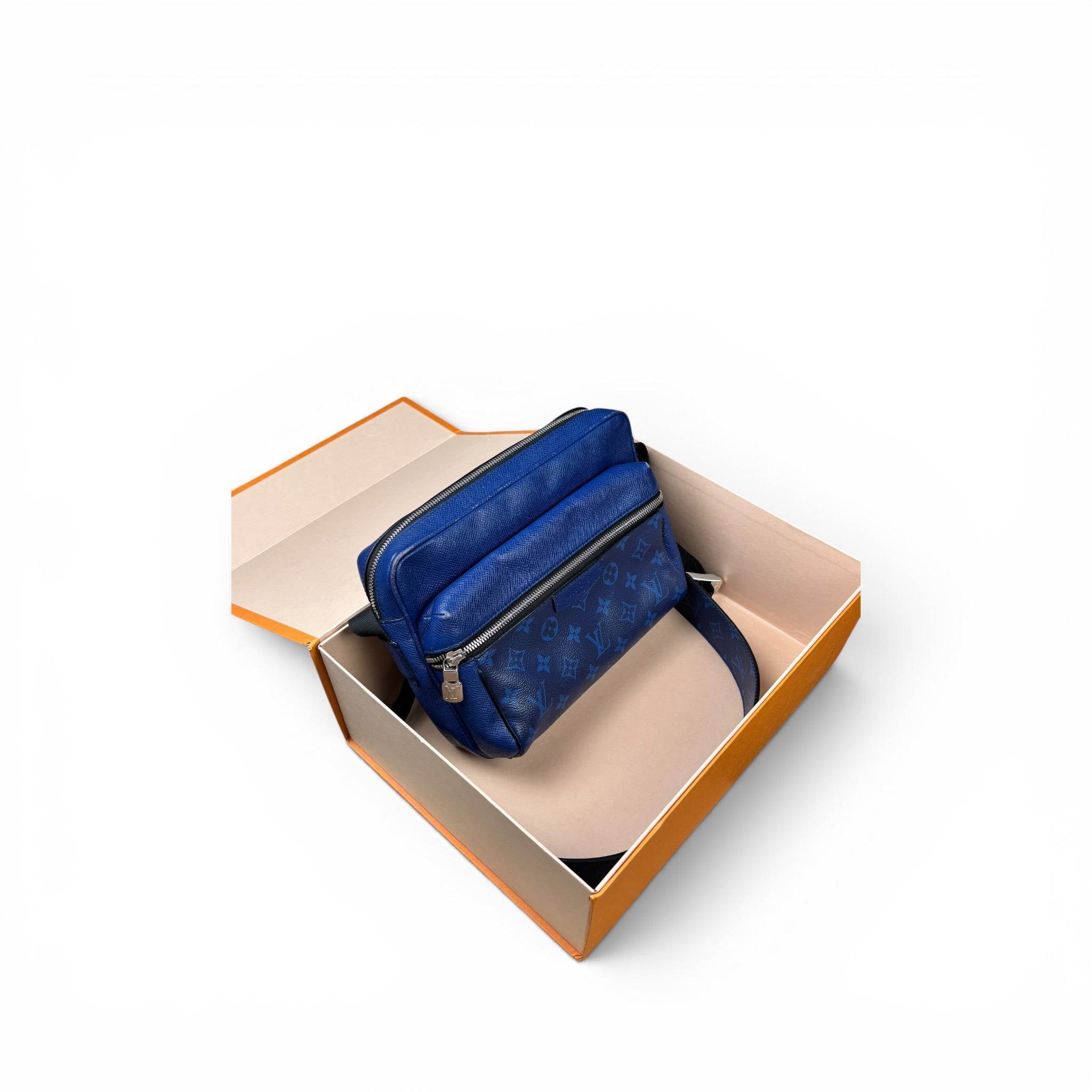 LOUIS VUITTON OUTDOOR MESSENGER BAG