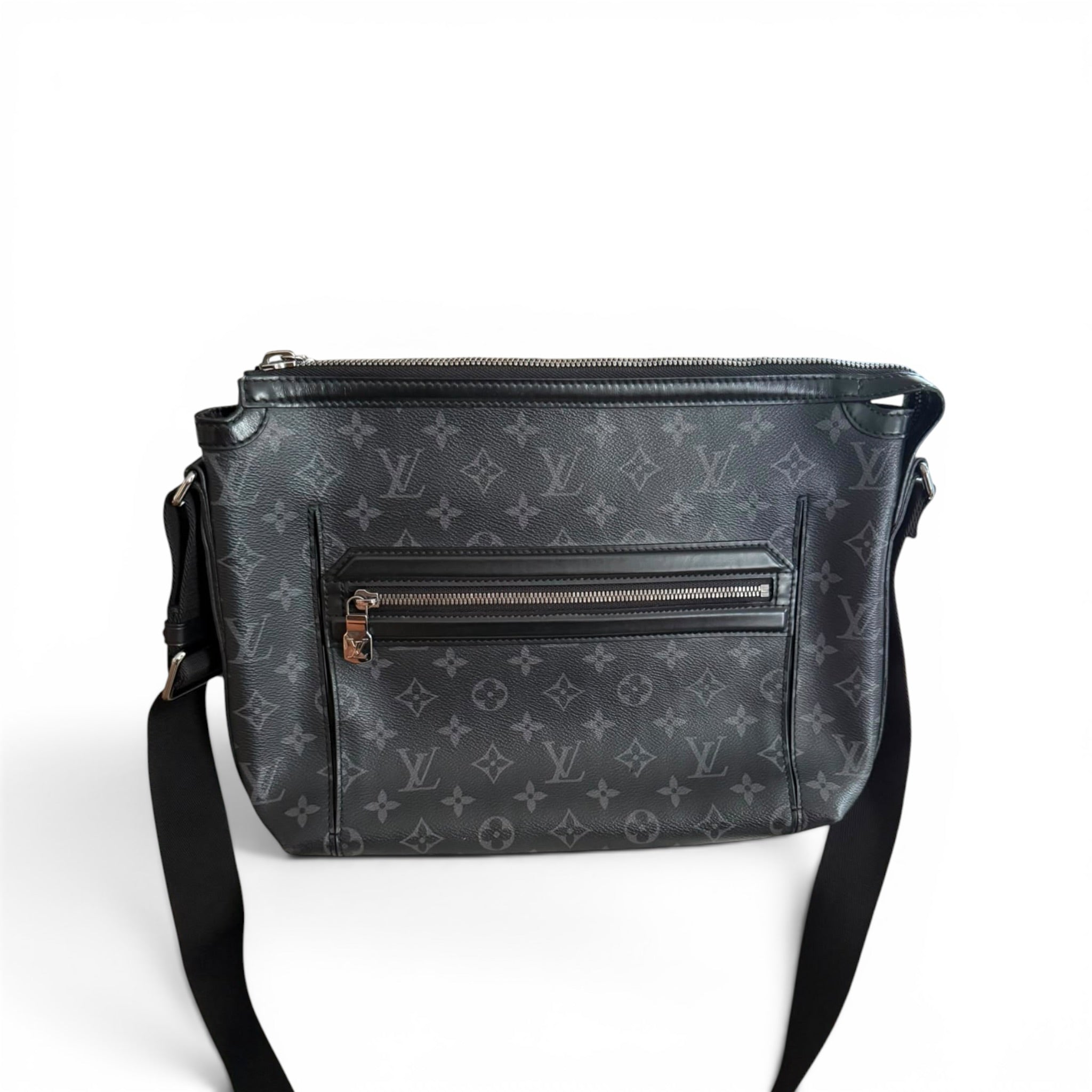 LOUIS VUITTON MESSENGER BAG