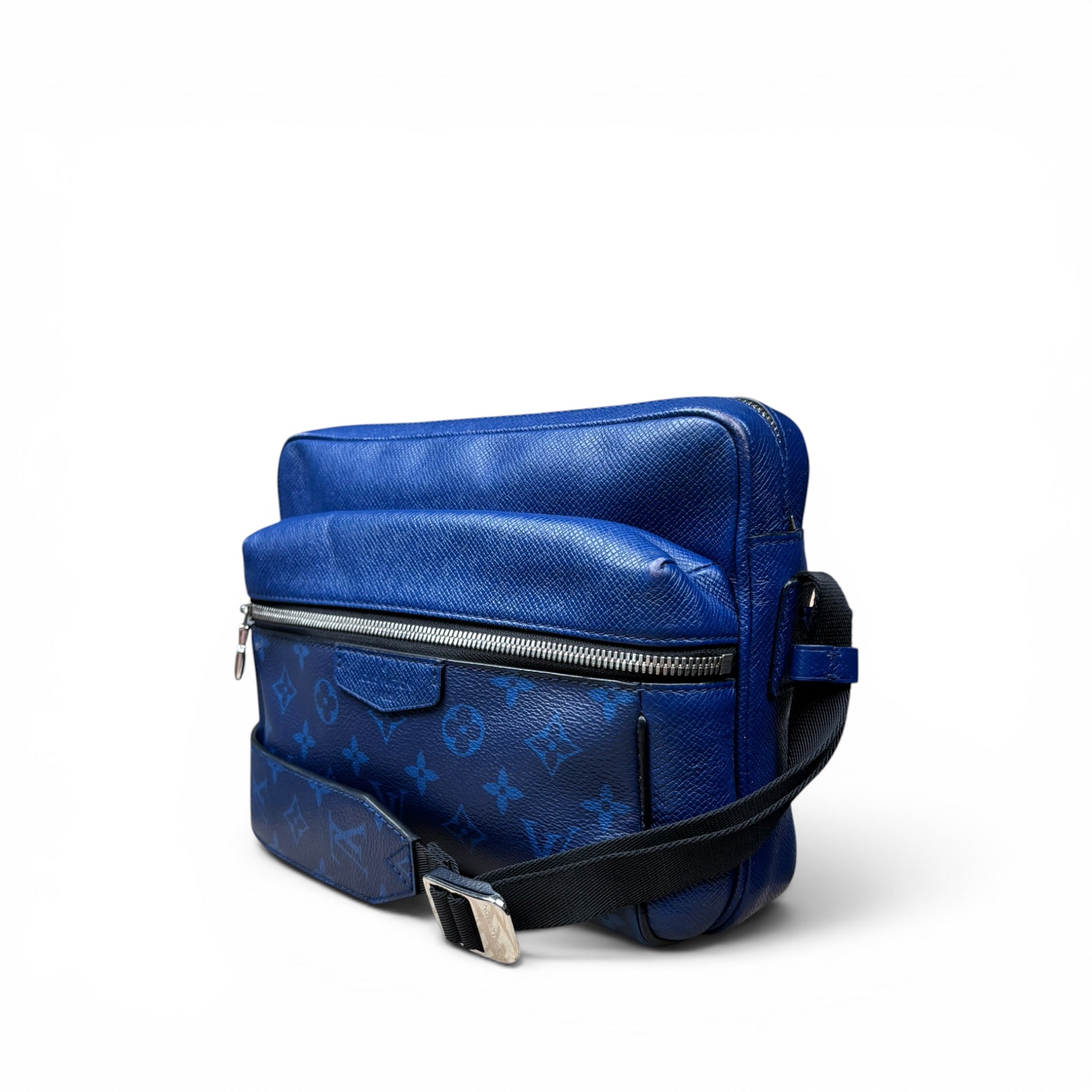 LOUIS VUITTON OUTDOOR MESSENGER BAG