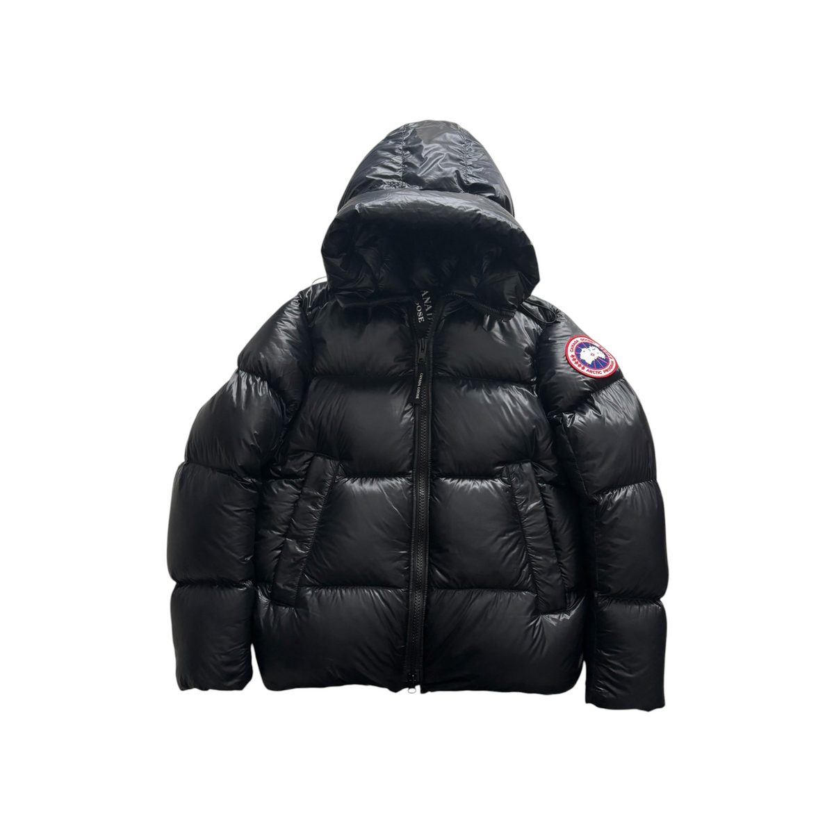 Luxsite Canada Goose musta kiiltävä untuvatakki hupulla ja ikonisella hihalogolla