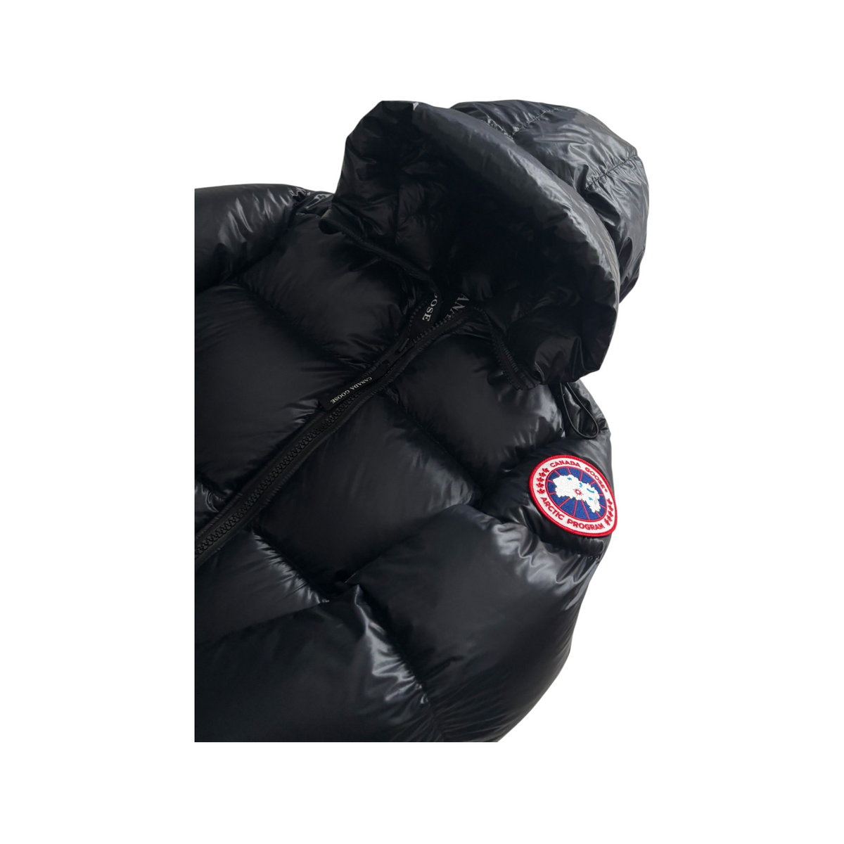 Luxsite Canada Goose musta kiiltävä untuvatakki hupulla ja ikonisella hihalogolla