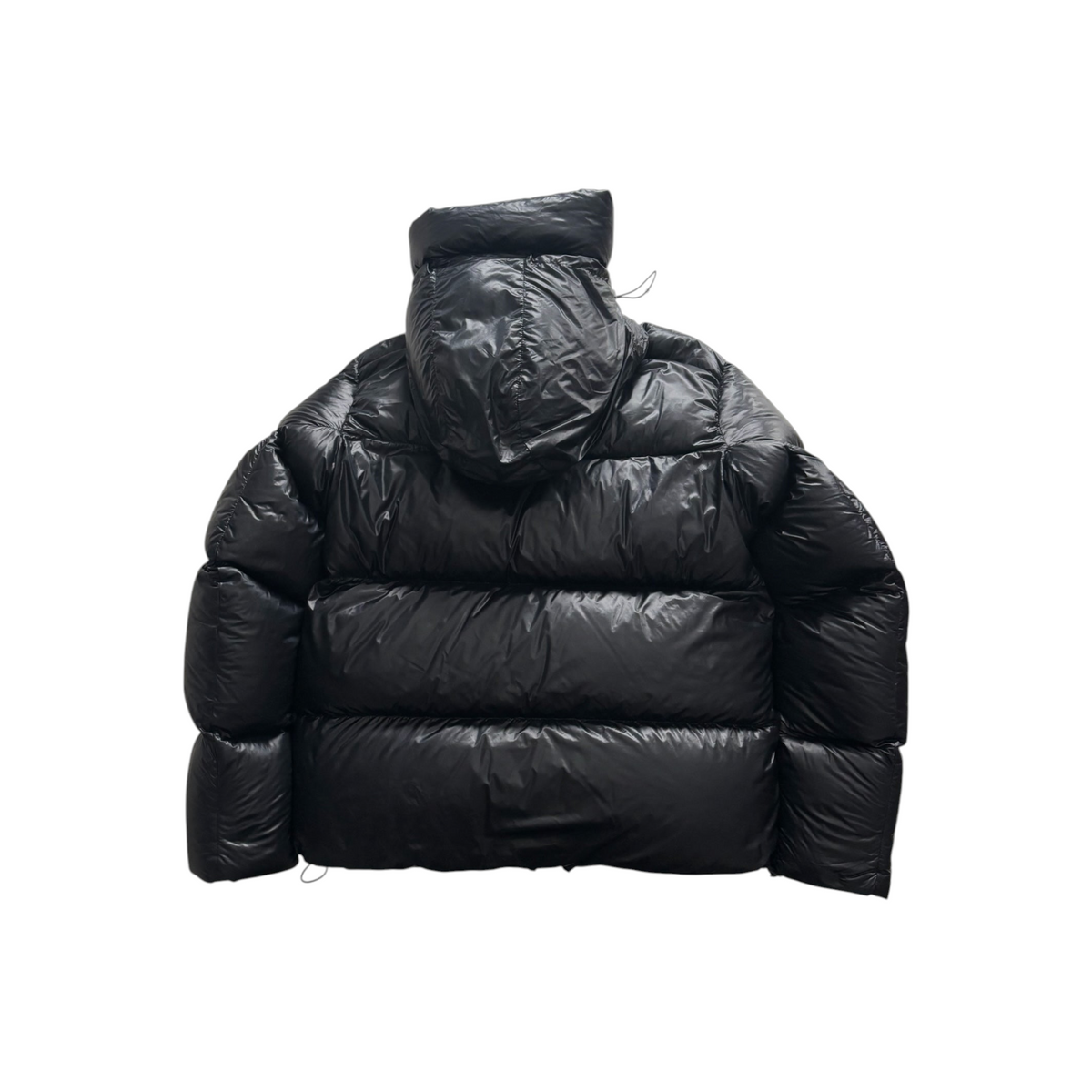 Luxsite Canada Goose musta kiiltäväpintainen untuvatakki hupulla, joka tarjoaa erinomaista lämpöä ja tyyliä.